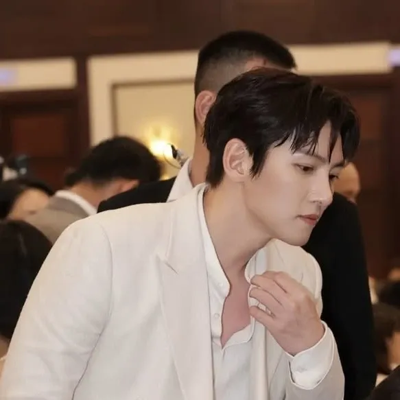 Behind-the-scenes cut of Ji Changwook