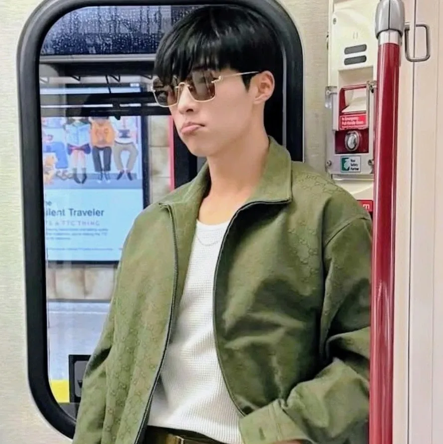 A moment captured by a fan of Woo Dohwan