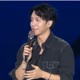 Momen yang diabadikan oleh penggemar Lee Seunggi