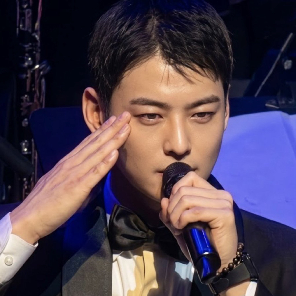 Recent activity shot of Cha Eunwoo