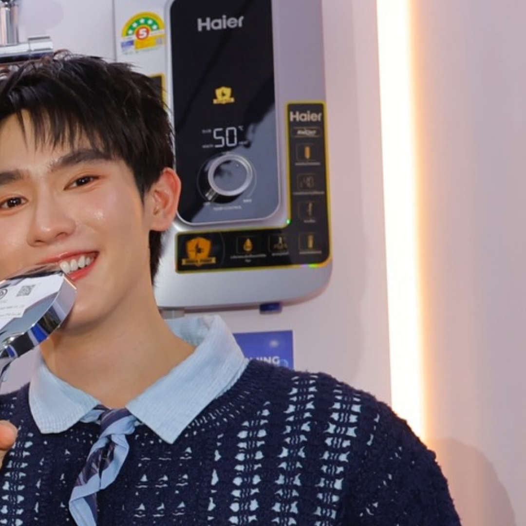 A moment captured by a fan of Book Kasidet Plookphol