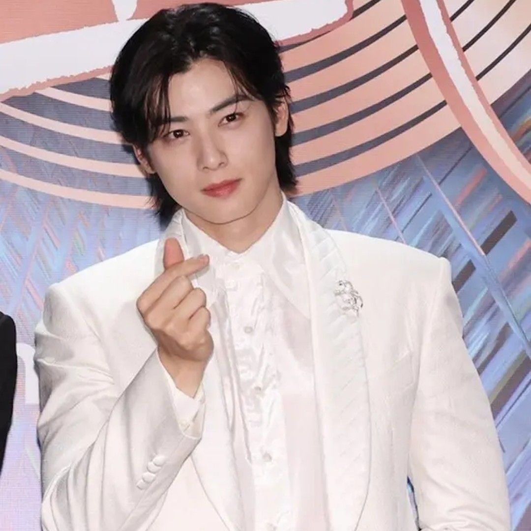 A moment captured by a fan of Cha Eunwoo