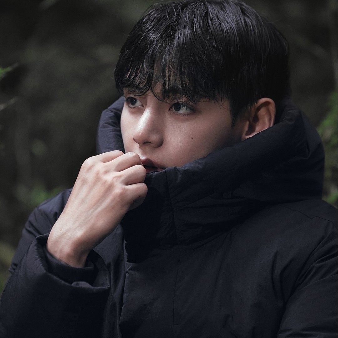 Recent activity shot of Kim Taehyung (V)