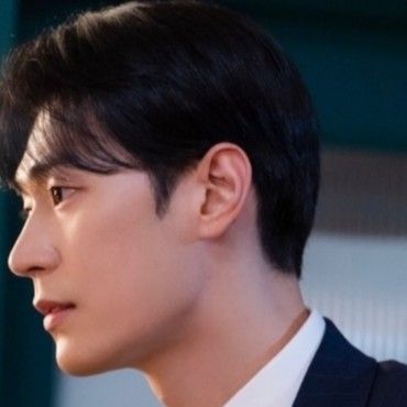 A moment captured by a fan of Park Seoham