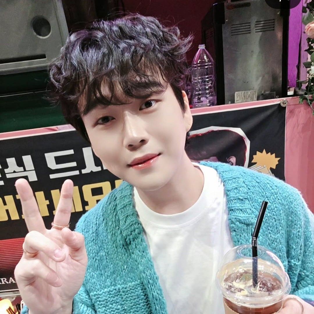 Behind-the-scenes cut of Hwang Youngwoong