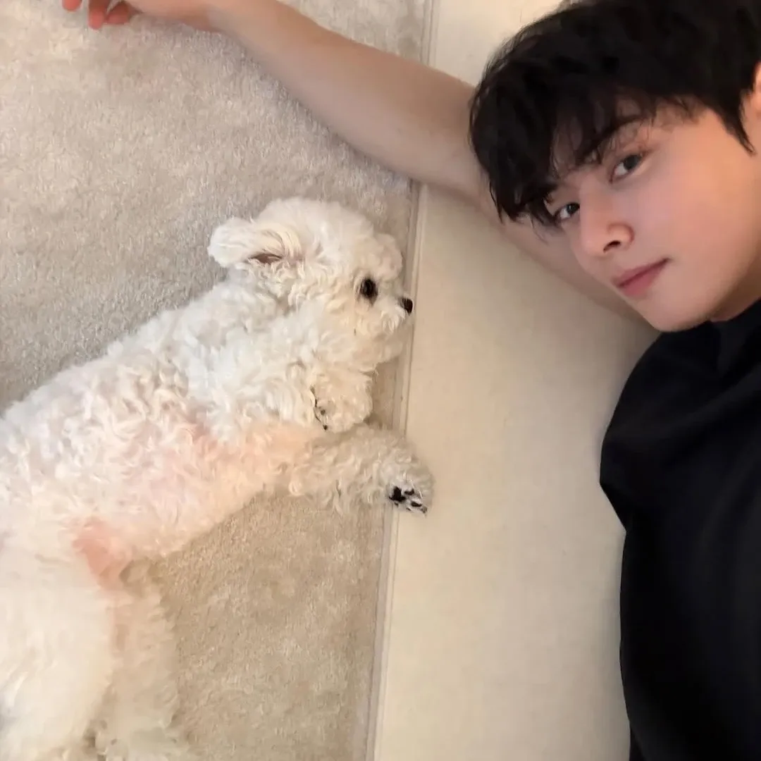 Behind-the-scenes cut of Cha Eunwoo