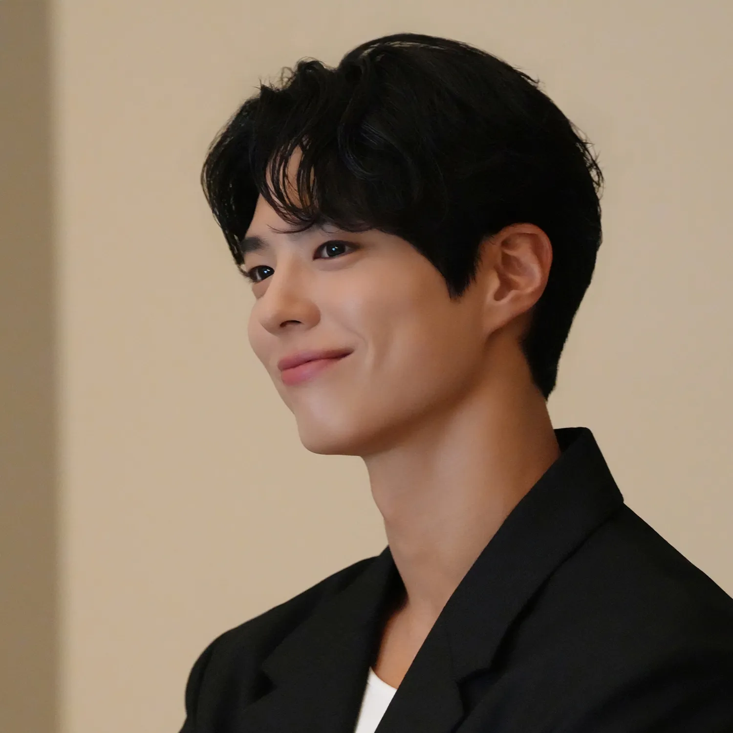 Recent activity shot of Park Bogum