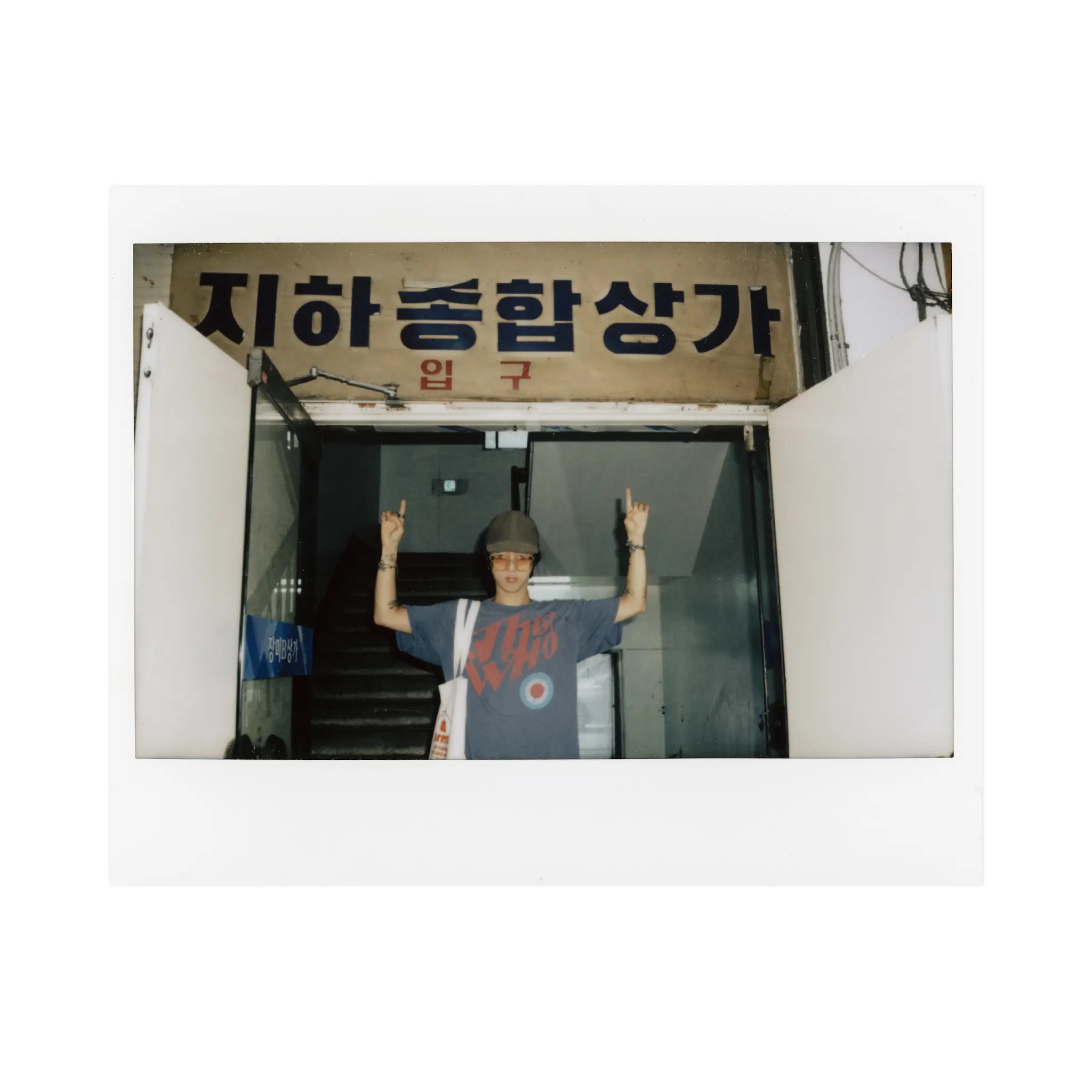 Behind-the-scenes cut of Choi Siwon