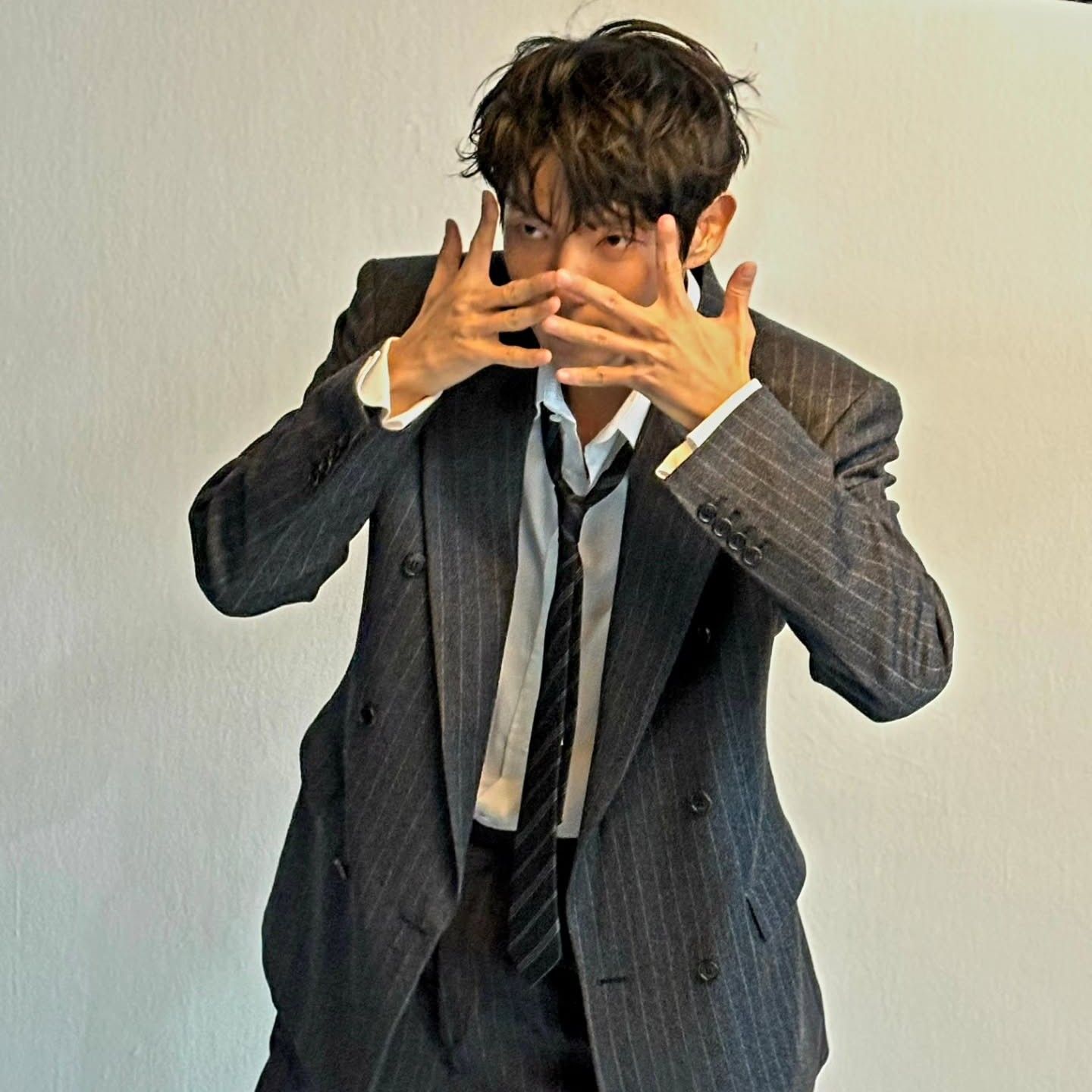 Behind-the-scenes cut of Lee Joongi