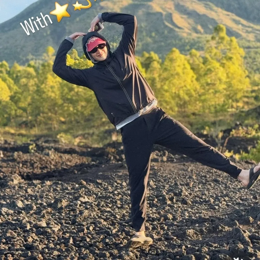 A moment captured by a fan of Lee Jongsuk