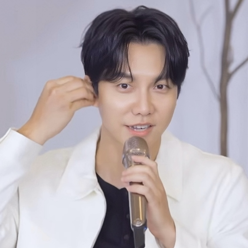 Momen yang diabadikan oleh penggemar Lee Seunggi