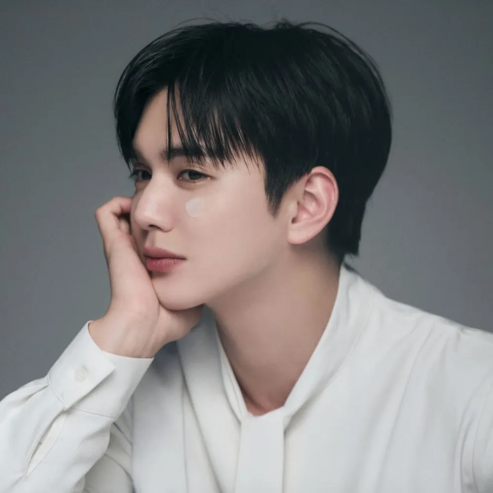 Recent activity shot of Yoo Seungho