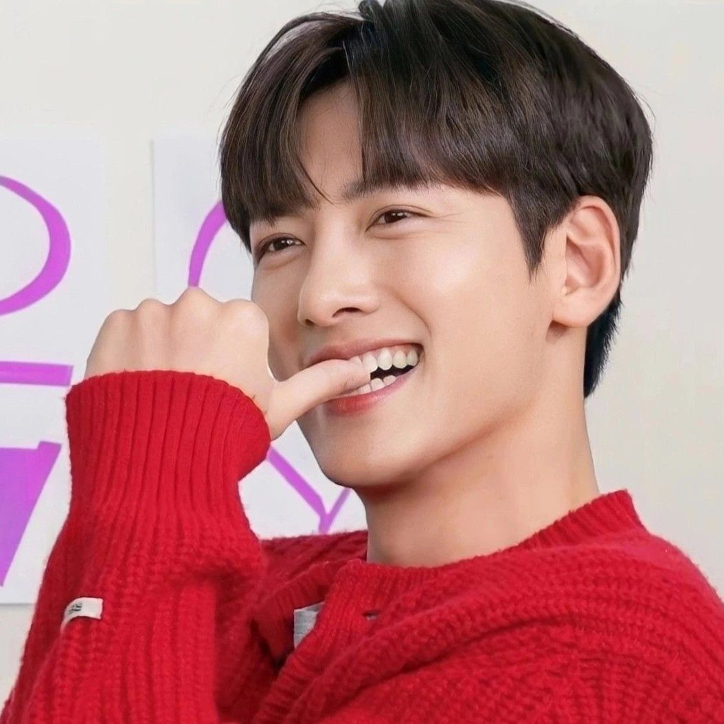 Behind-the-scenes cut of Ji Changwook