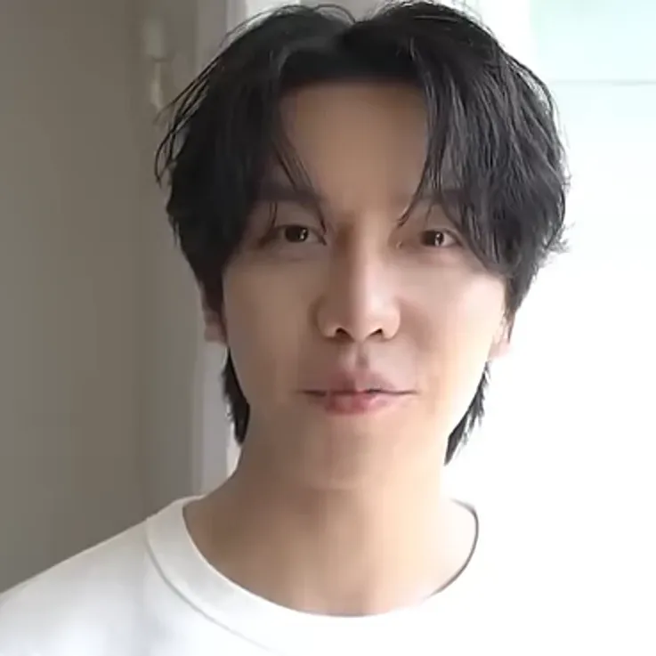 Recent activity shot of Lee Seunggi