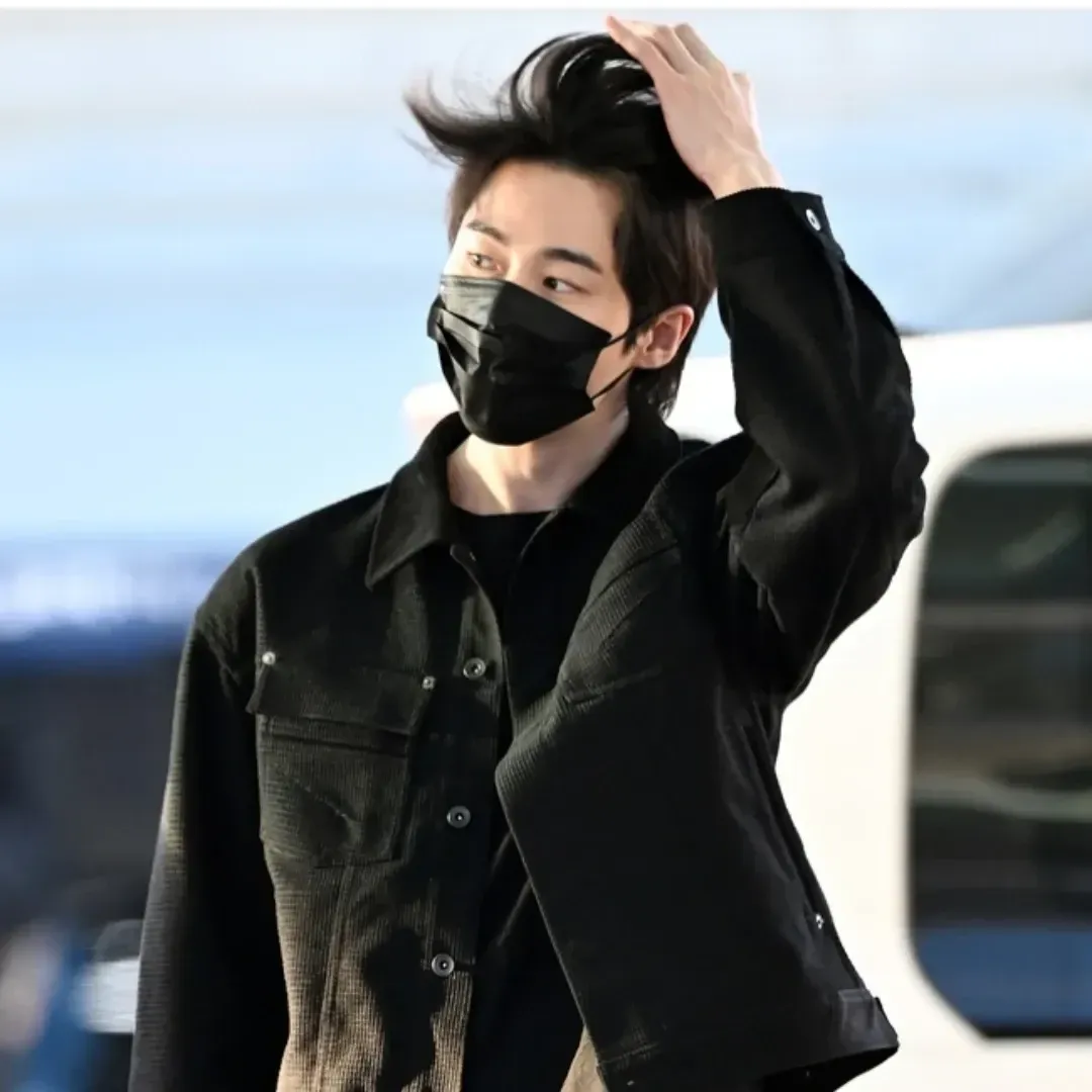 Behind-the-scenes cut of Byeon Wooseok