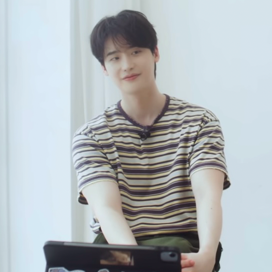 粉絲拍下的李鍾碩瞬間