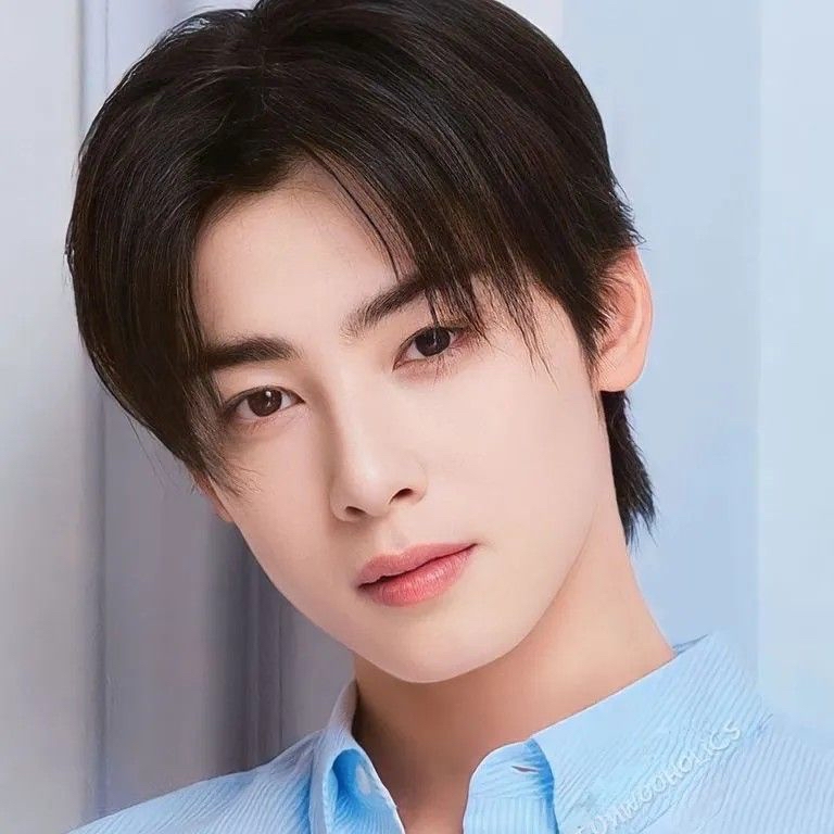 Behind-the-scenes cut of Cha Eunwoo