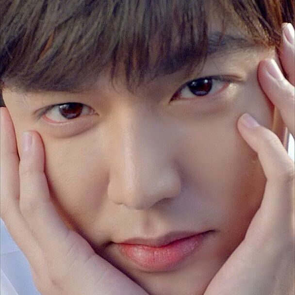 イ・ミンホの最近の活動ショット