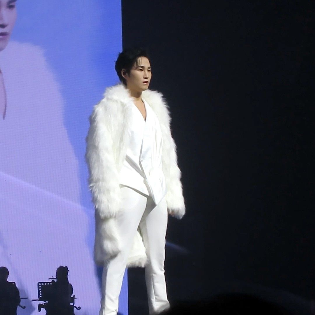 김희재의 비하인드 컷