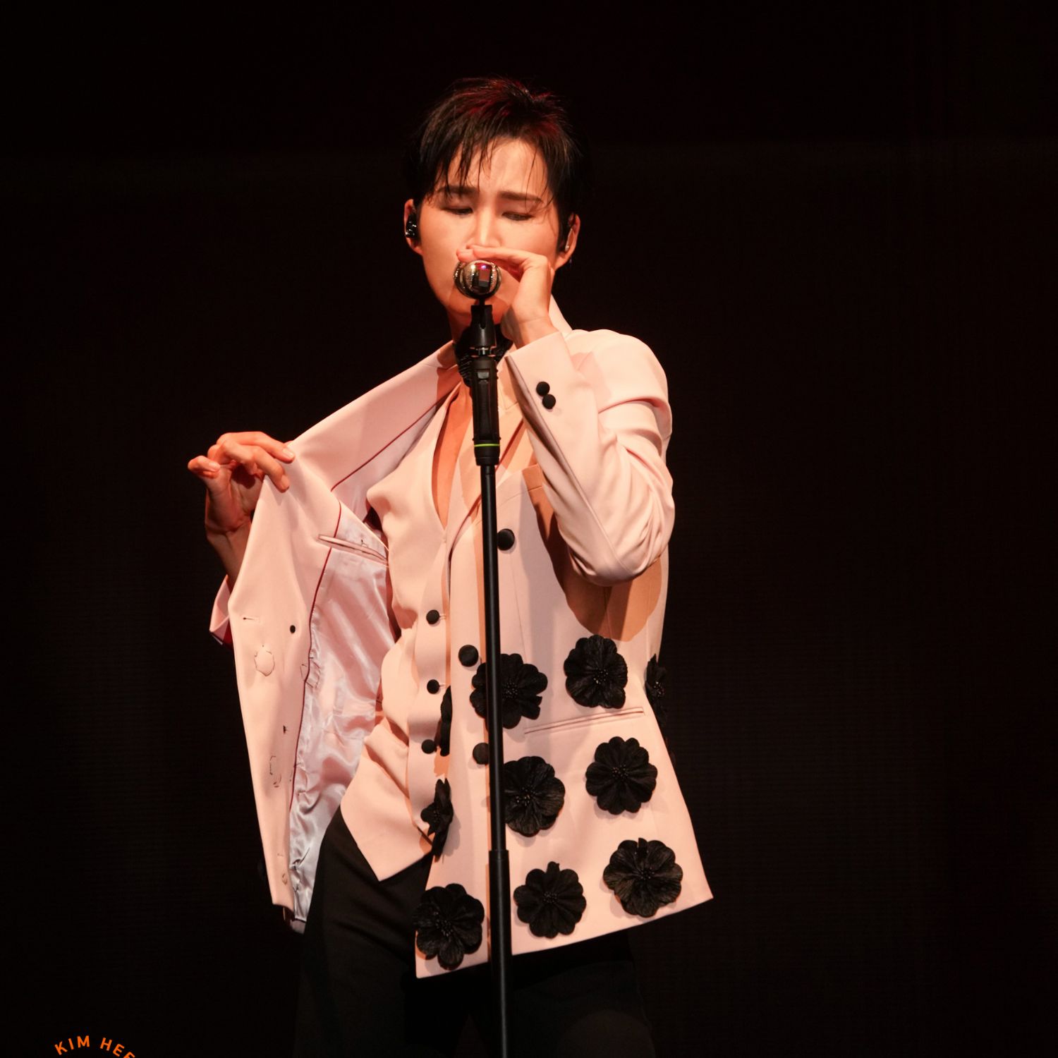 粉丝拍下的金熙栽瞬间