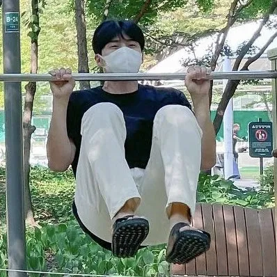 Behind-the-scenes cut of Kim Seonho
