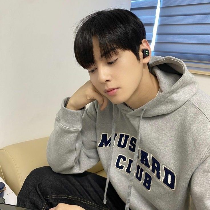 A moment captured by a fan of Cha Eunwoo