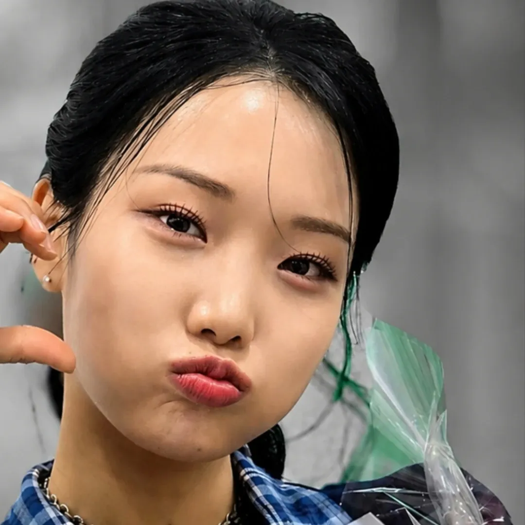 Behind-the-scenes cut of Kim Soyeon (2004)