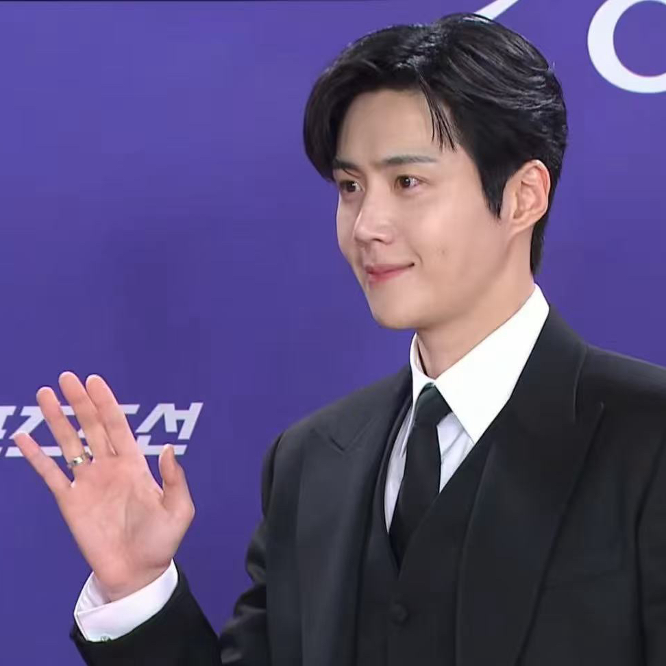 Behind-the-scenes cut of Kim Seonho
