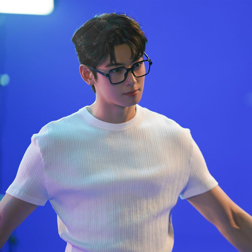 A moment captured by a fan of Cha Eunwoo