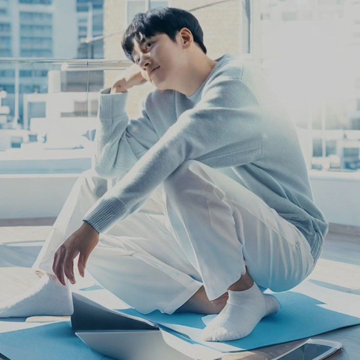 粉丝拍下的池昌旭瞬间