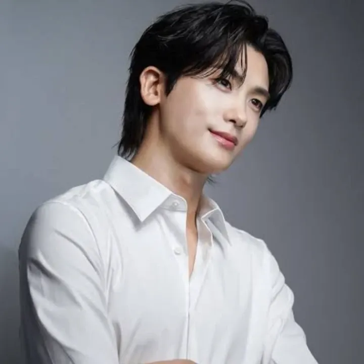 Latest photo of Park Hyungsik