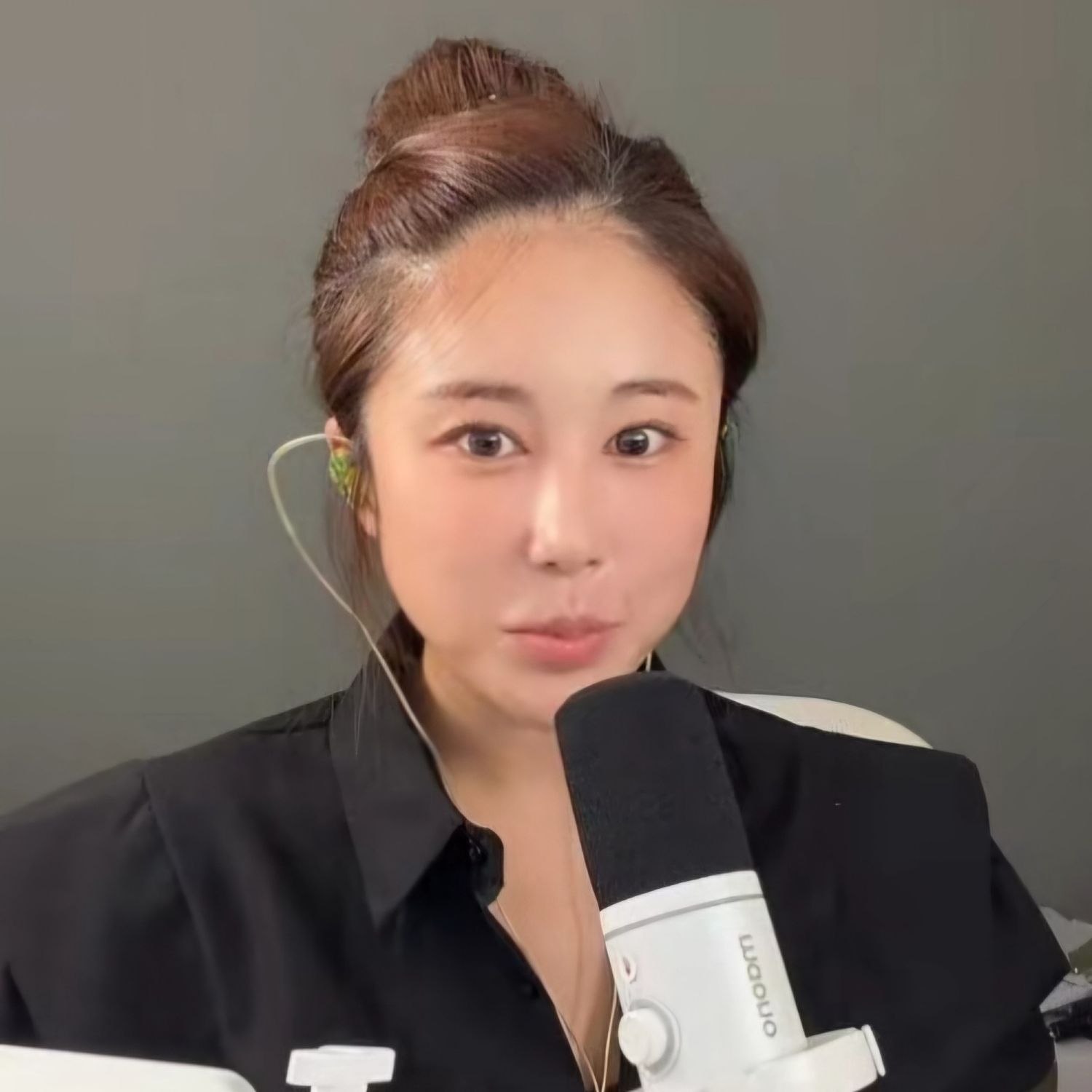 Cuplikan di balik layar dari Kim Soyou