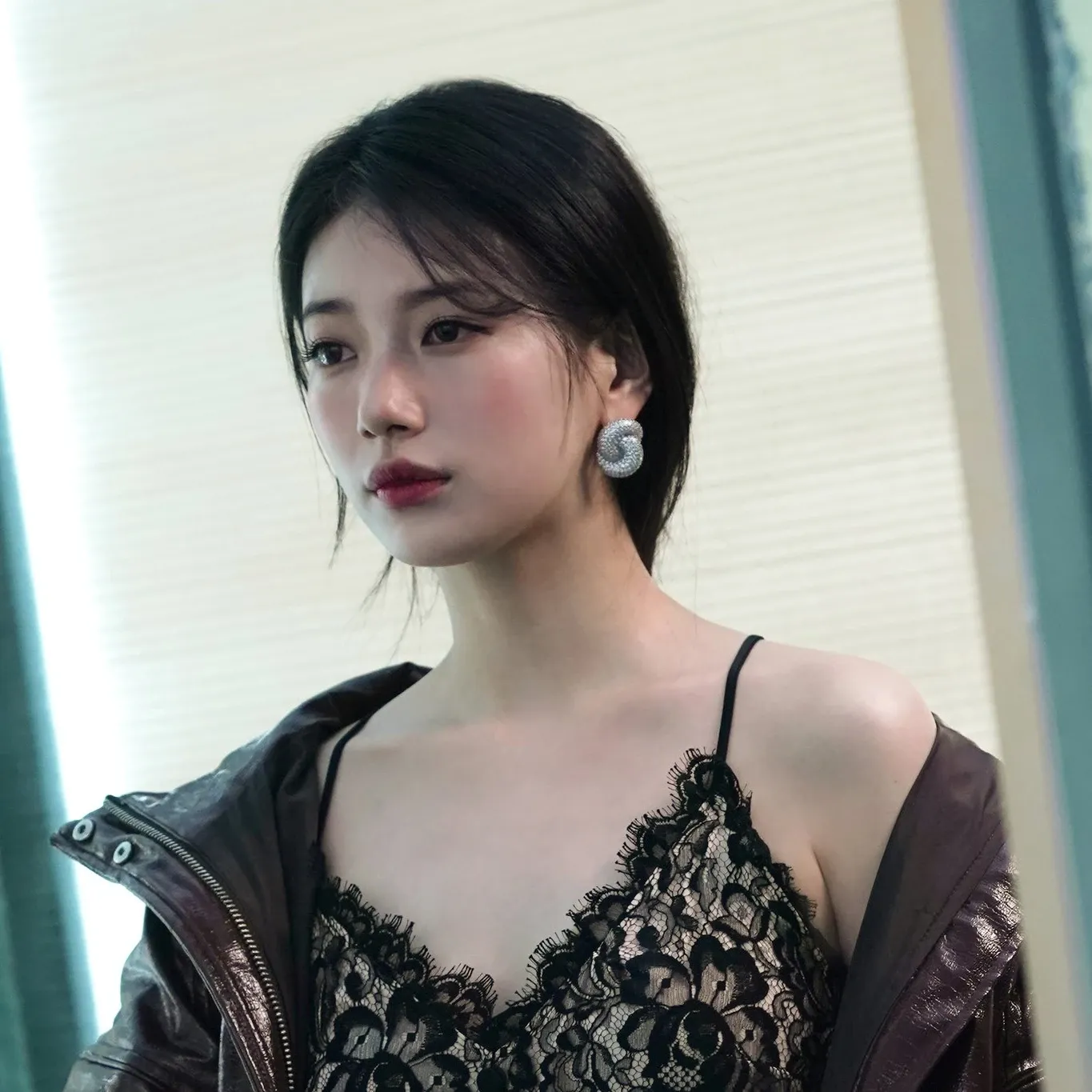 Behind-the-scenes cut of Bae Suzy