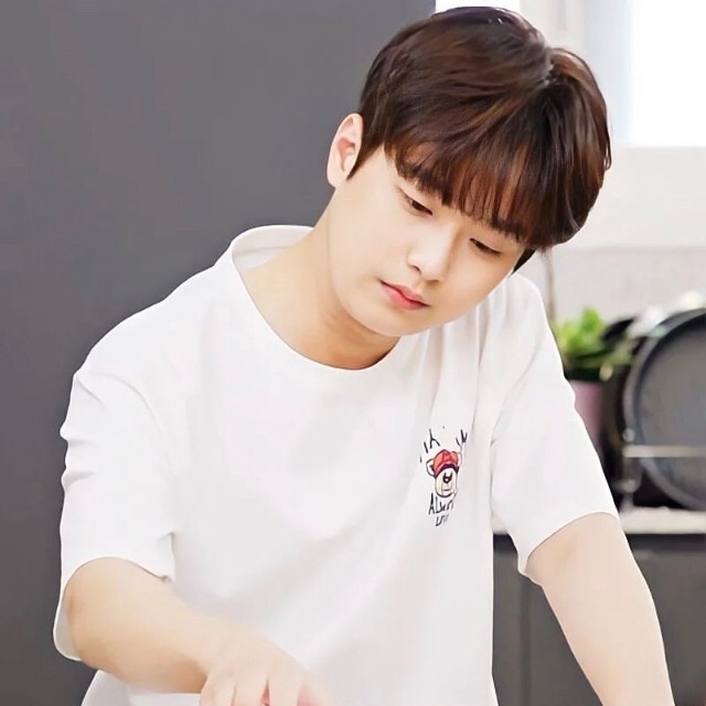 이찬원 최근 활동샷