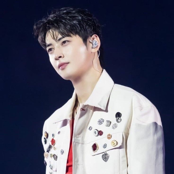 Latest photo of Cha Eunwoo