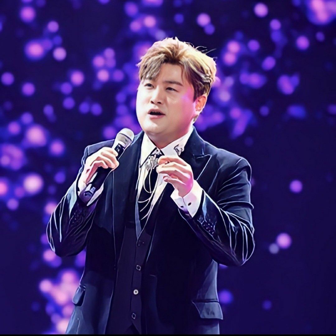 粉絲拍下的金浩中瞬間