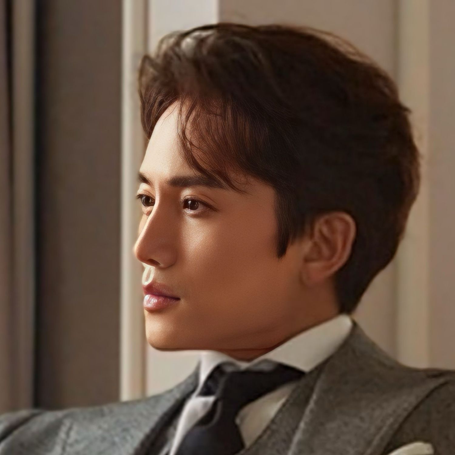 Behind-the-scenes cut of Ji Sung