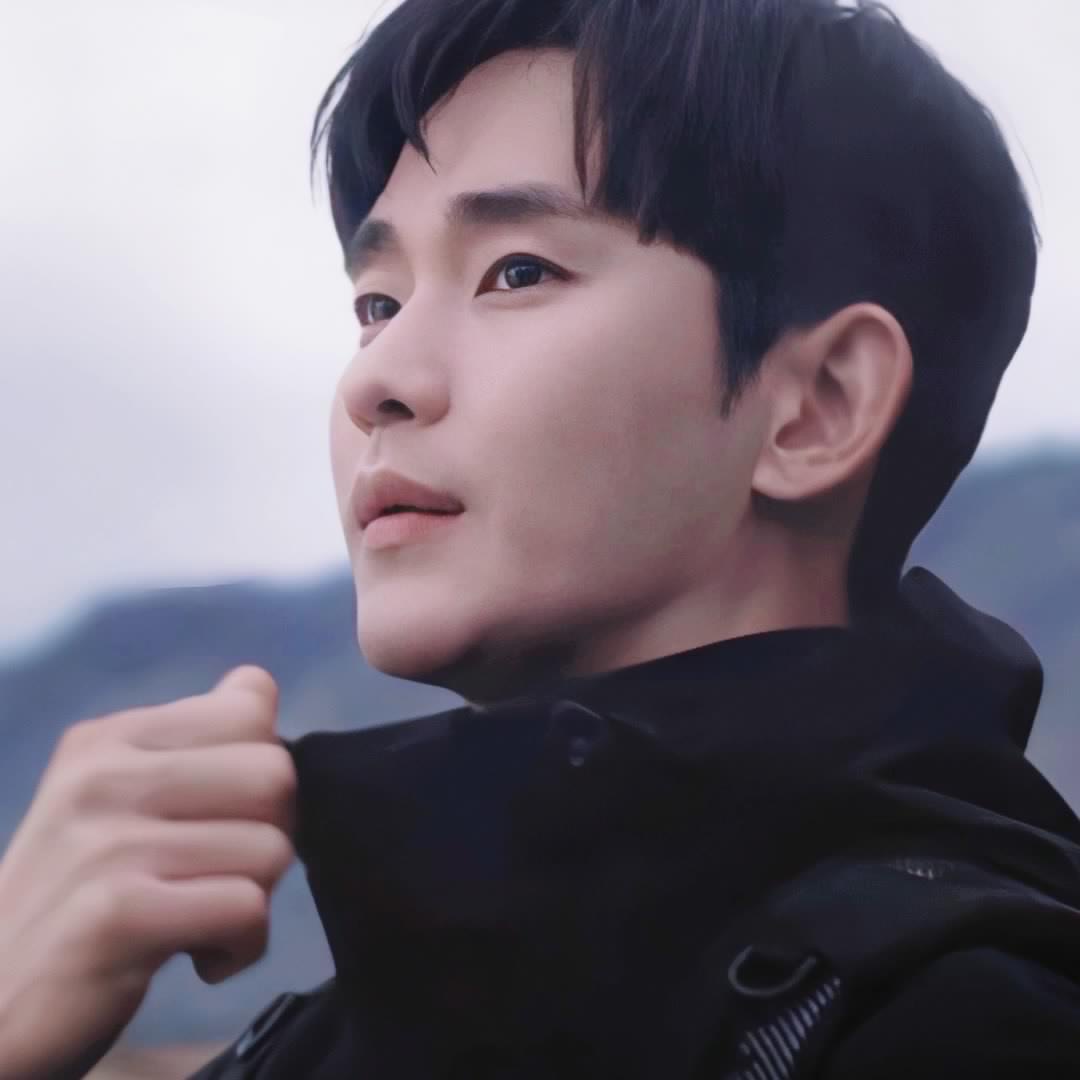 Recent activity shot of Kim Soohyun