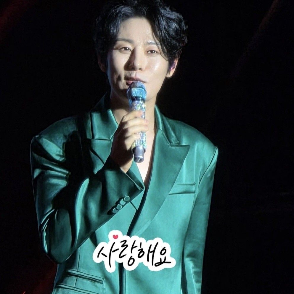 A moment captured by a fan of Kang Moonkyung