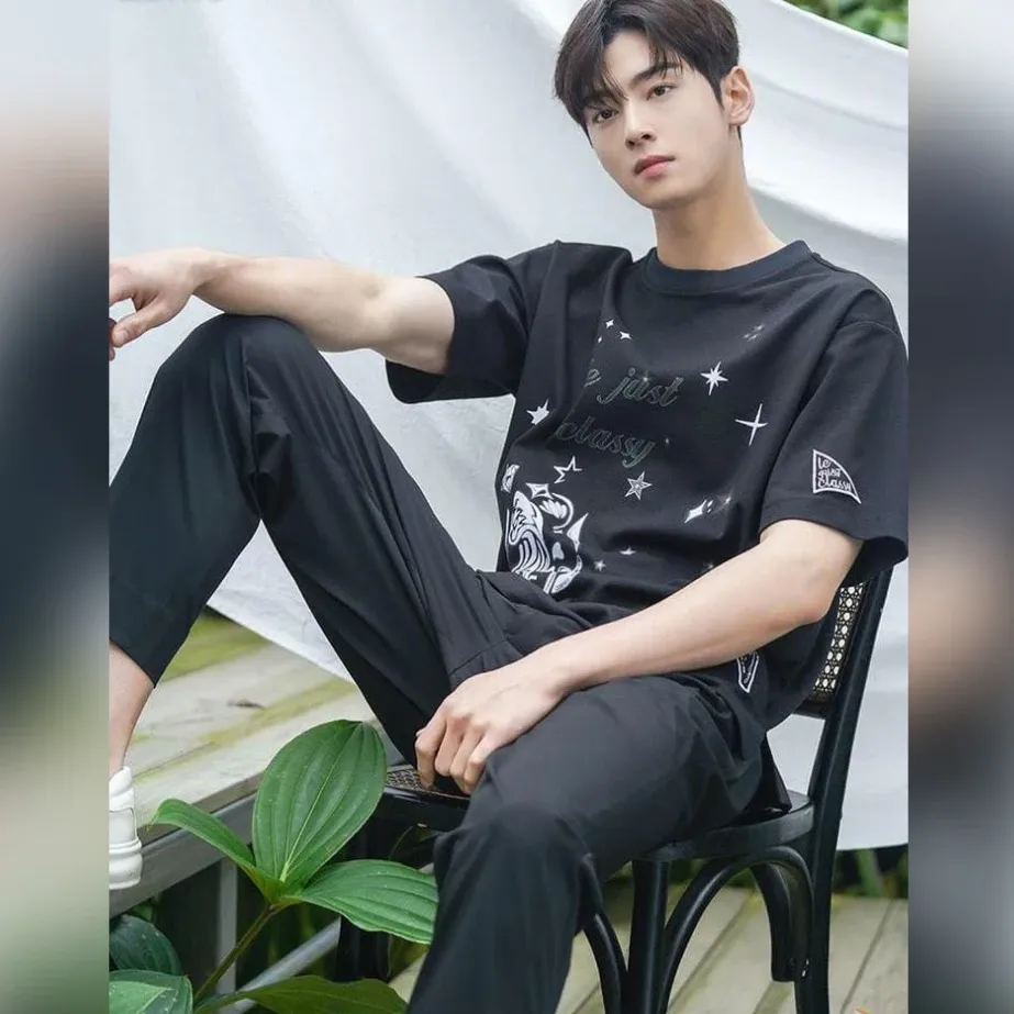 Latest photo of Cha Eunwoo
