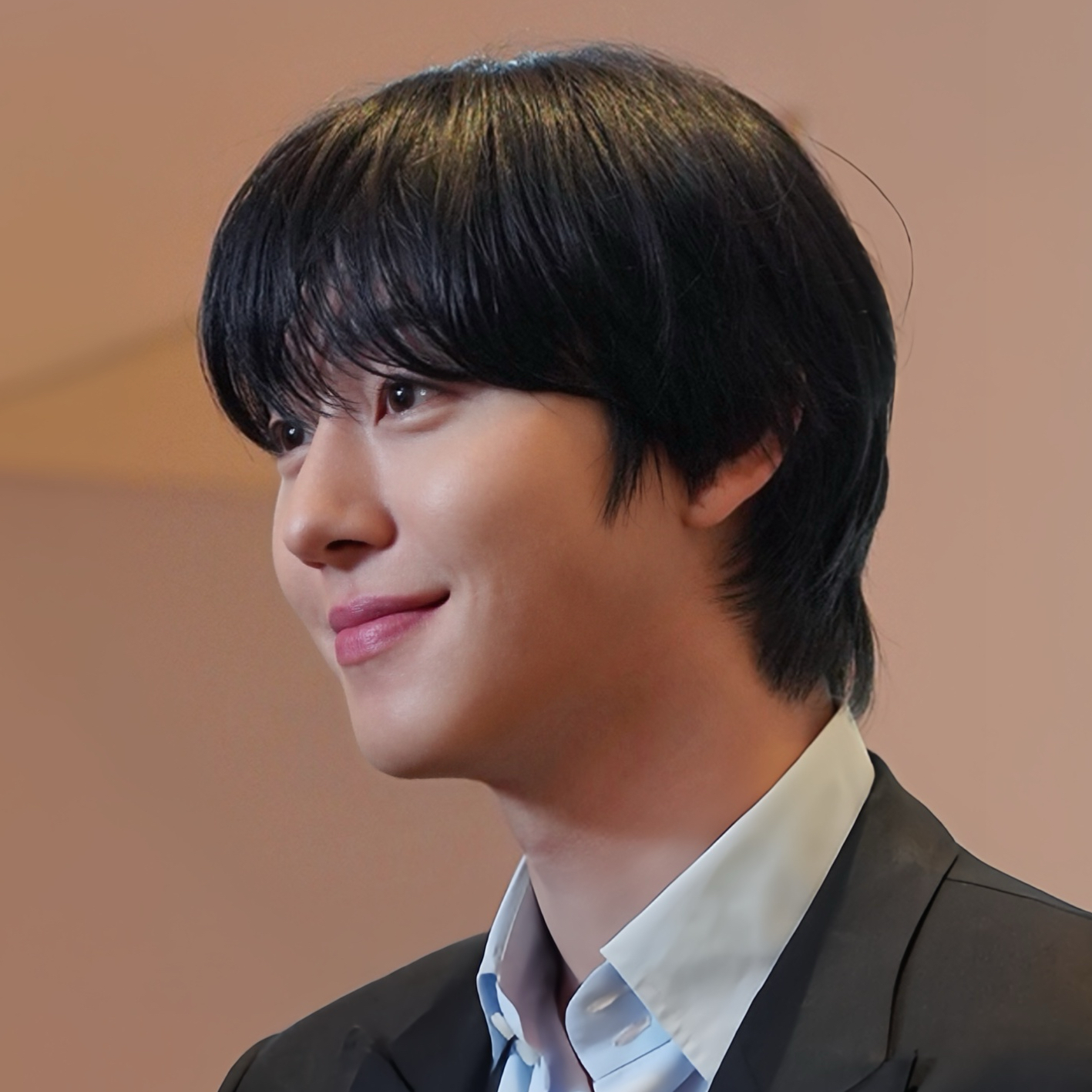 粉絲拍下的安孝燮瞬間