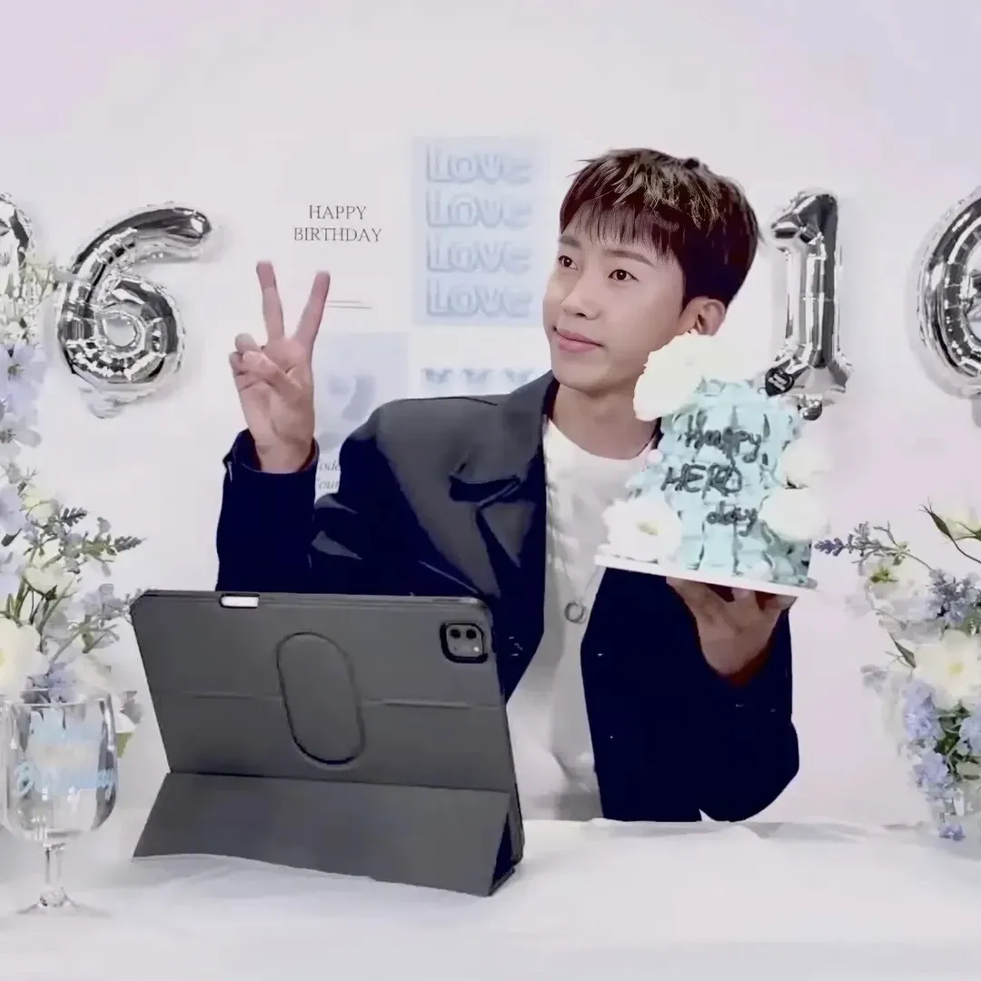 Cuplikan di balik layar dari Lim Youngwoong