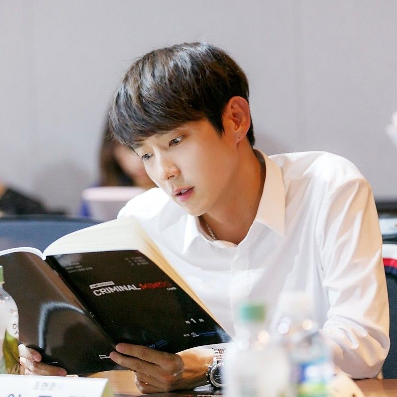 A moment captured by a fan of Lee Joongi