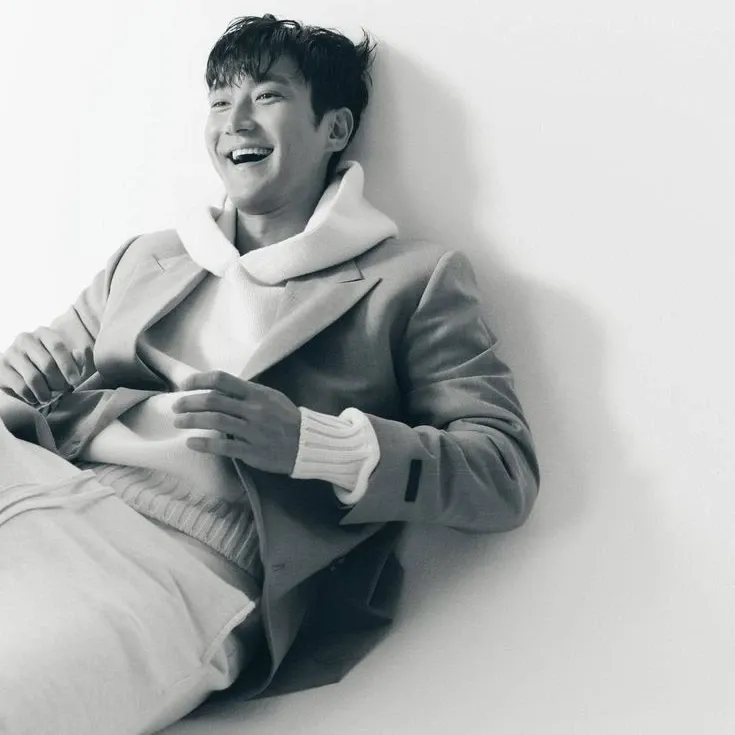 Behind-the-scenes cut of Choi Siwon