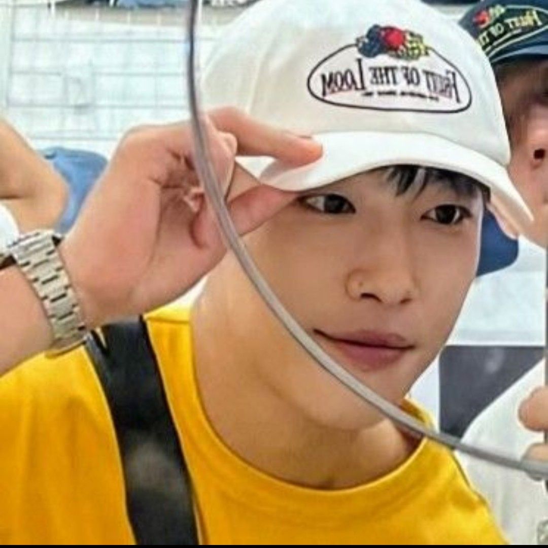 A moment captured by a fan of Woo Dohwan