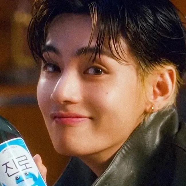 Recent activity shot of Kim Taehyung (V)