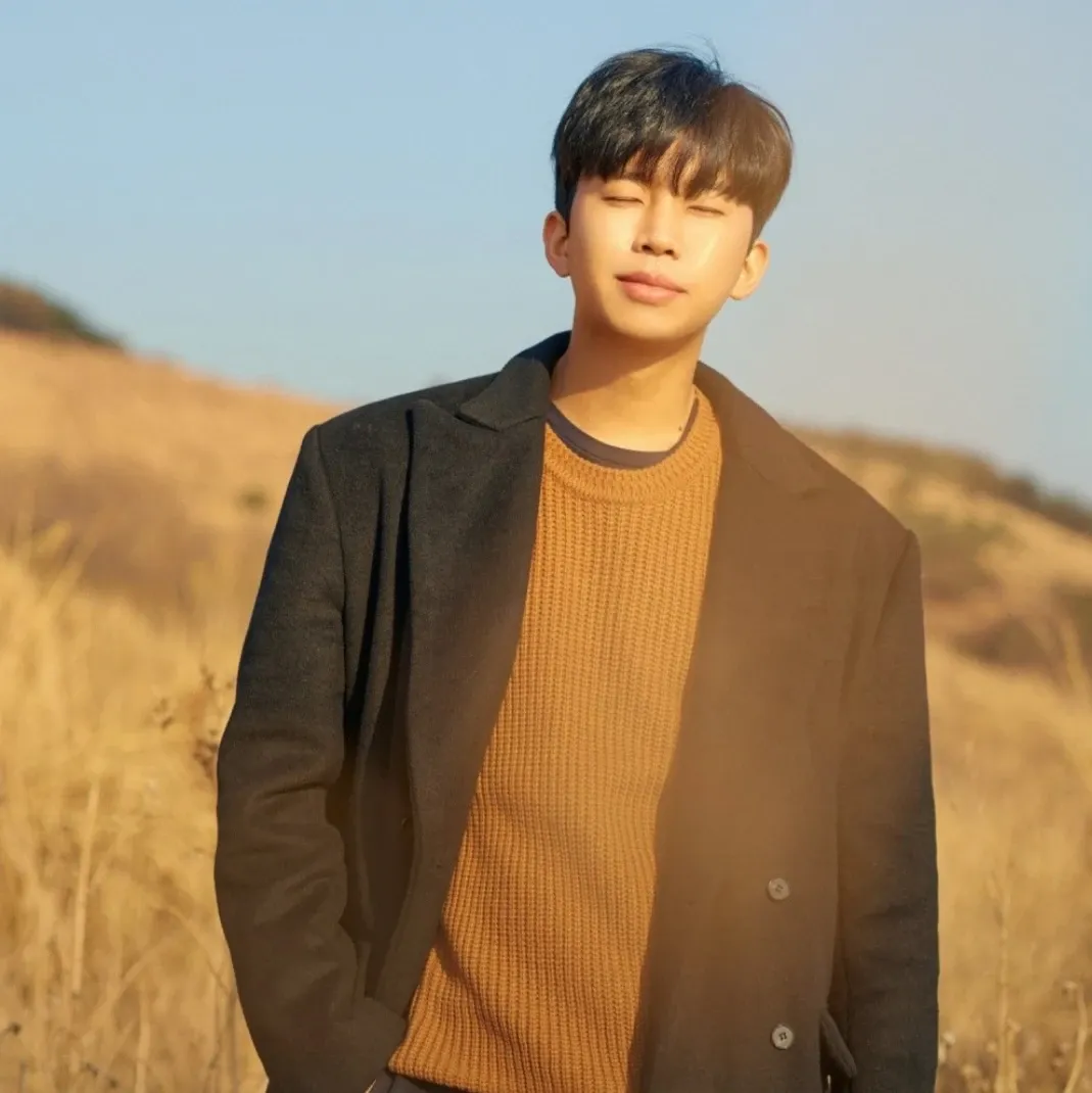 Behind-the-scenes cut of Lim Youngwoong