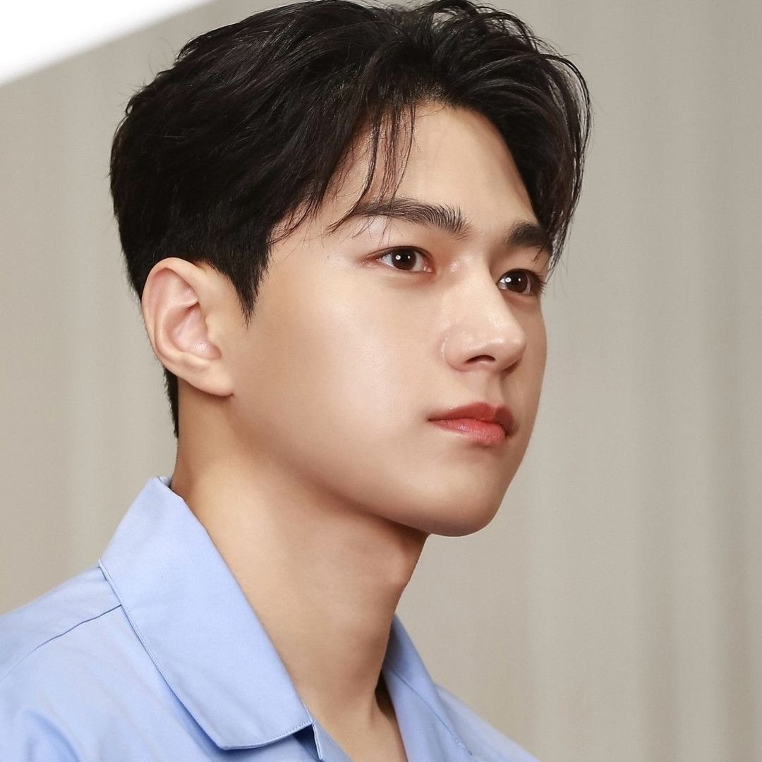 Latest photo of Kim Myungsoo (L)