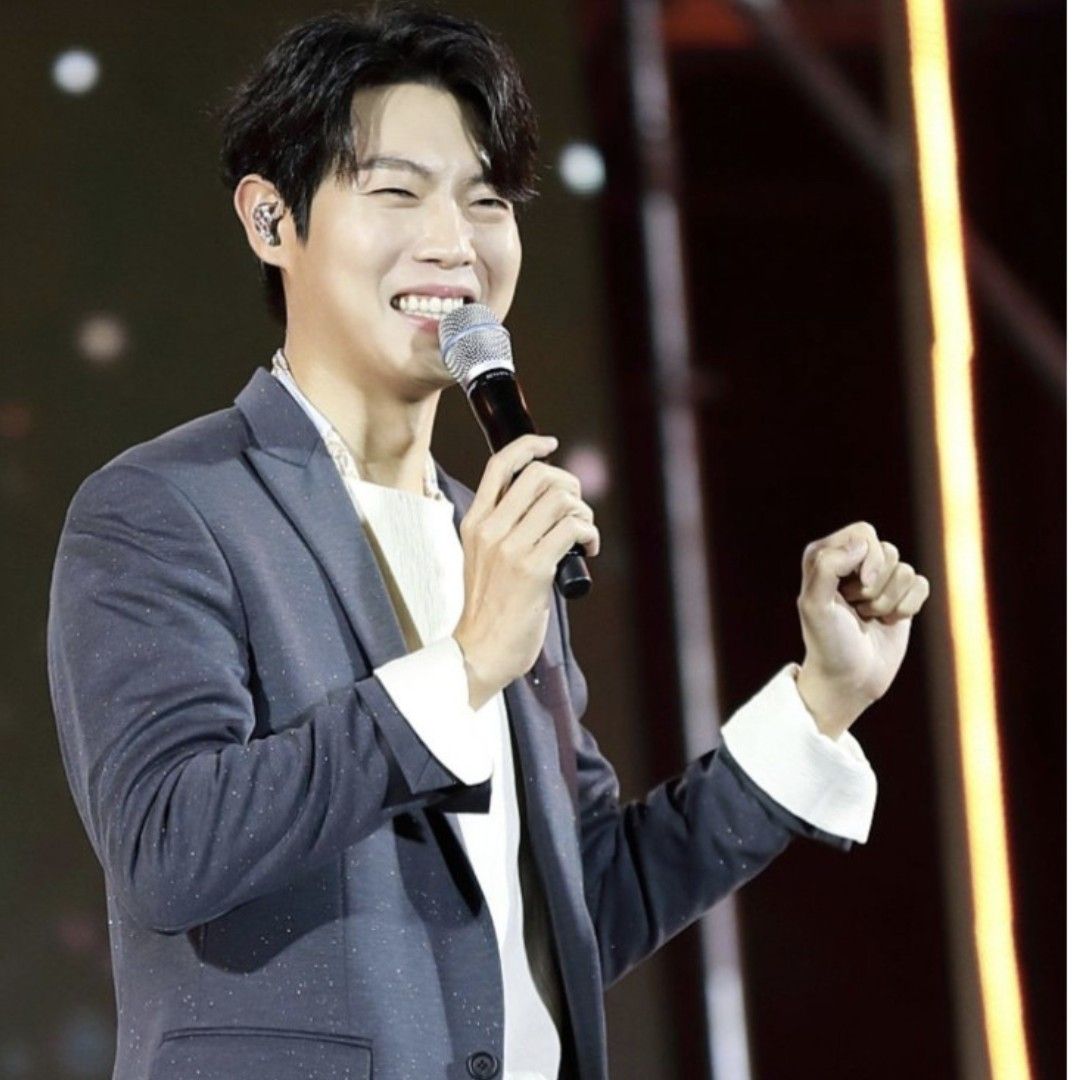 A moment captured by a fan of Son Taejin