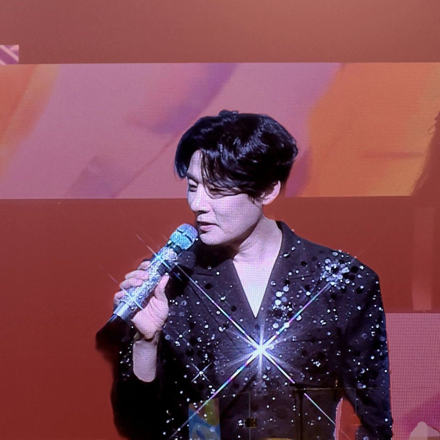 A moment captured by a fan of Kang Moonkyung